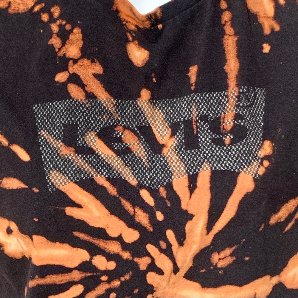 Levi’s Custom Bleach Tee - image 2